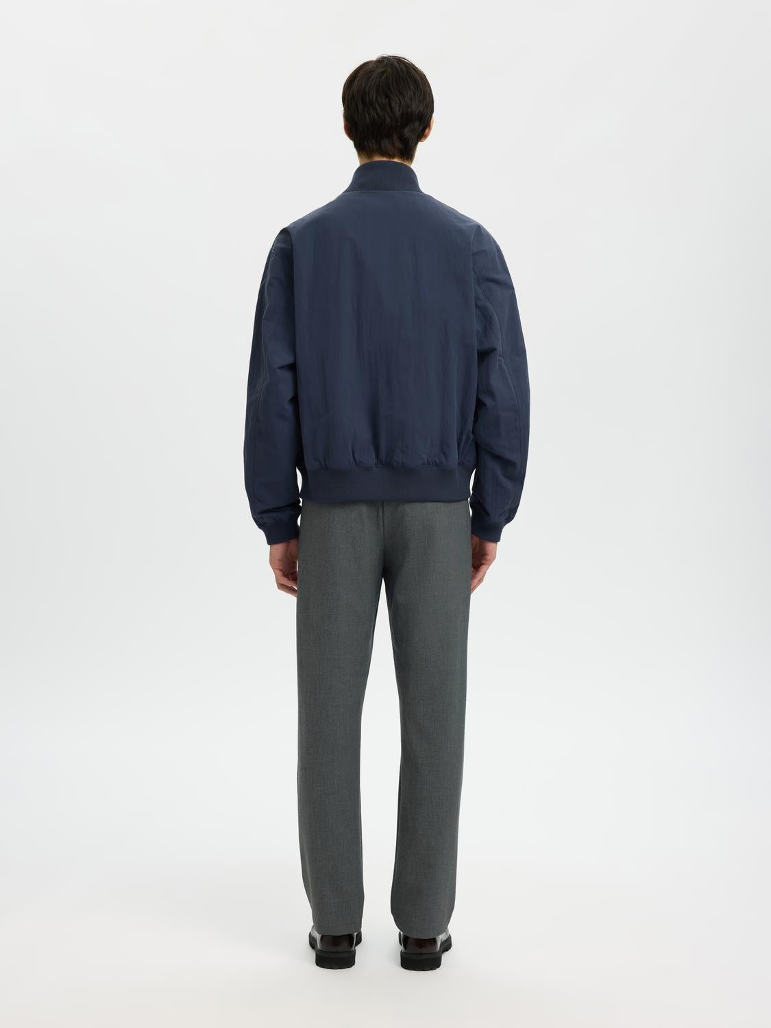 model_shot-back